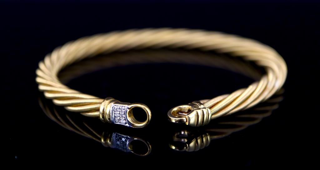 A Wellendorf 18ct. gold cable twist link bracelet with diamond set clasp,